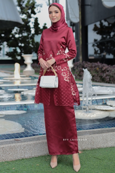 KURUNG PAHANG BUNGA CINTA MAROON